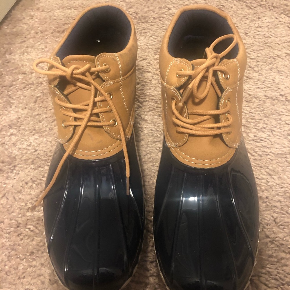 Duck boots